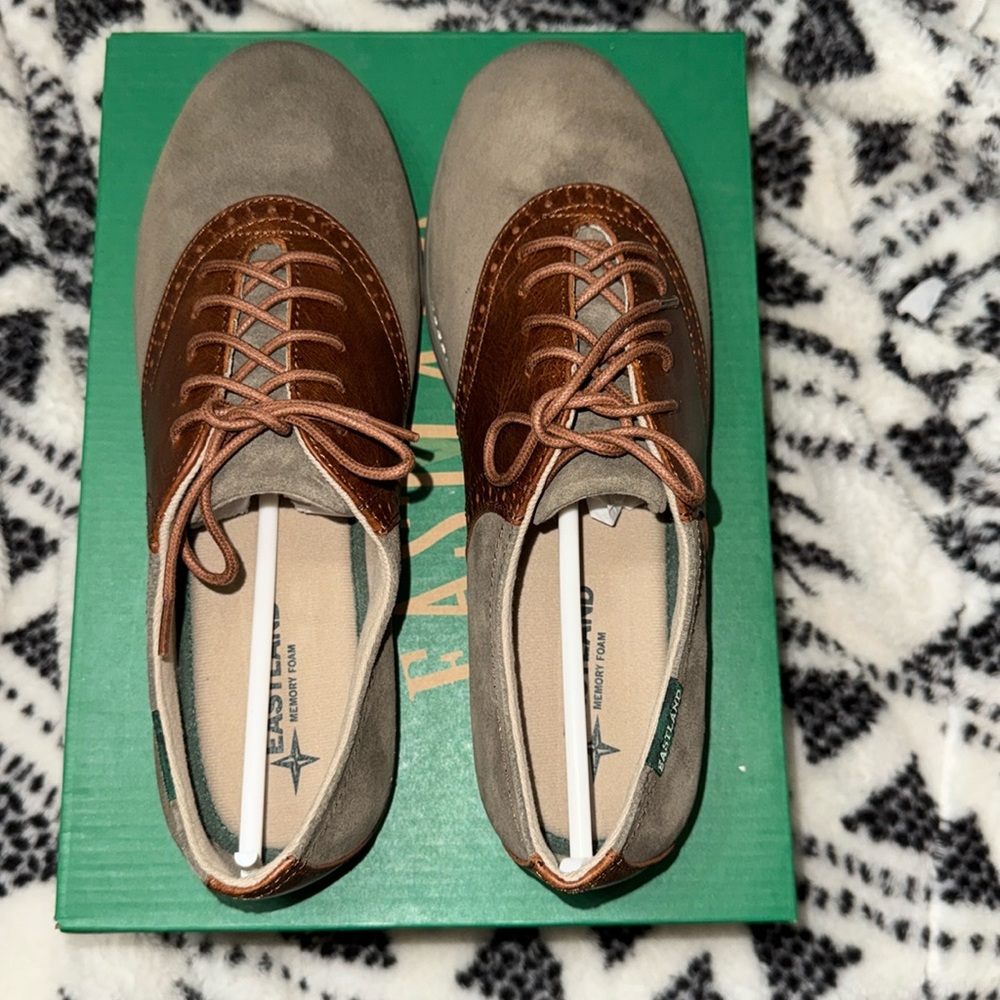 Eastland Women’s Sadie Tan and Olive Saddle Shoes Size 40 US 9